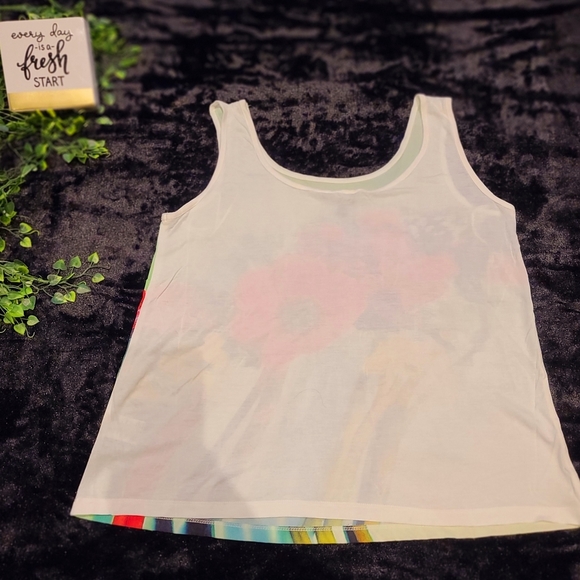 Lightweight Flower Print Tank Top - Picture 3 of 3